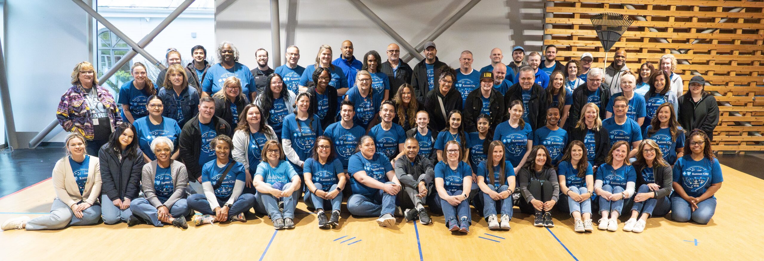 Group of Blue KC employees volunteer at Synergy Services